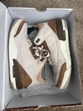 Men's Jordan 4 Retro  in Cream and Brown